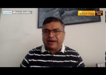 Should you opt for active or index based international funds?